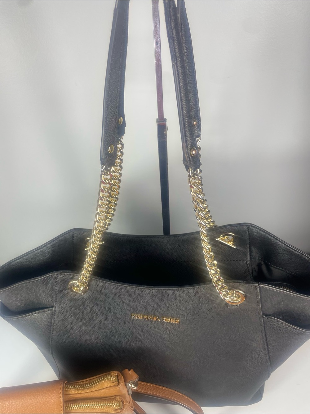 $25 LOW START ๐จ Michael Kors 2pc. Bundle- Jet Set/Fulton - Picture 12 of 16